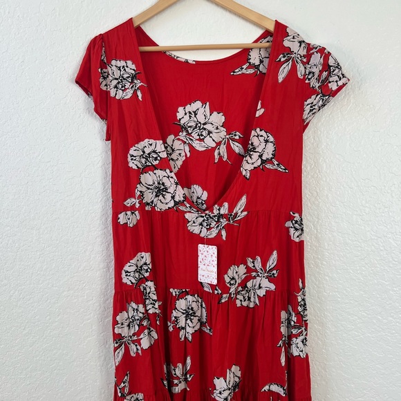 Free people red dress, new with tags,  low back floral print. - Picture 4 of 9